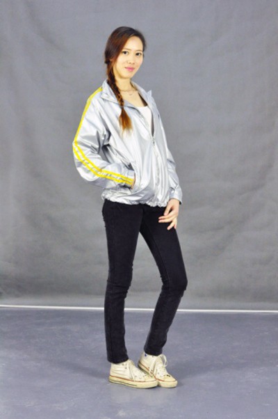 吐槽婆婆穿万元风衣_真人穿风衣图片