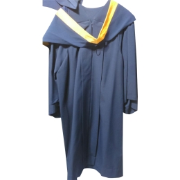 Design red shawl PhD graduation robe. Customized long graduation robe for men and women. The shawl is fixed with a lanyard. Doctor of Engineering. Hong Kong Polytechnic University. Graduation robe manufacturer Design red shawl PhD graduation robe. Customized long graduation robe for men and women. The shawl is fixed with a lanyard. Doctor of Engineering. Hong Kong Polytechnic University. Graduation robe manufacturer